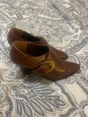 Vintage Wild Pair Brown Leather Buckle Shootie Heels Size 6B